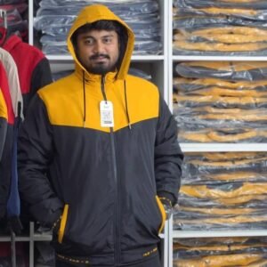 হলুদ-কালো হুডি