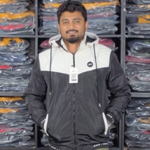 সাদা এবং কালো হুডি